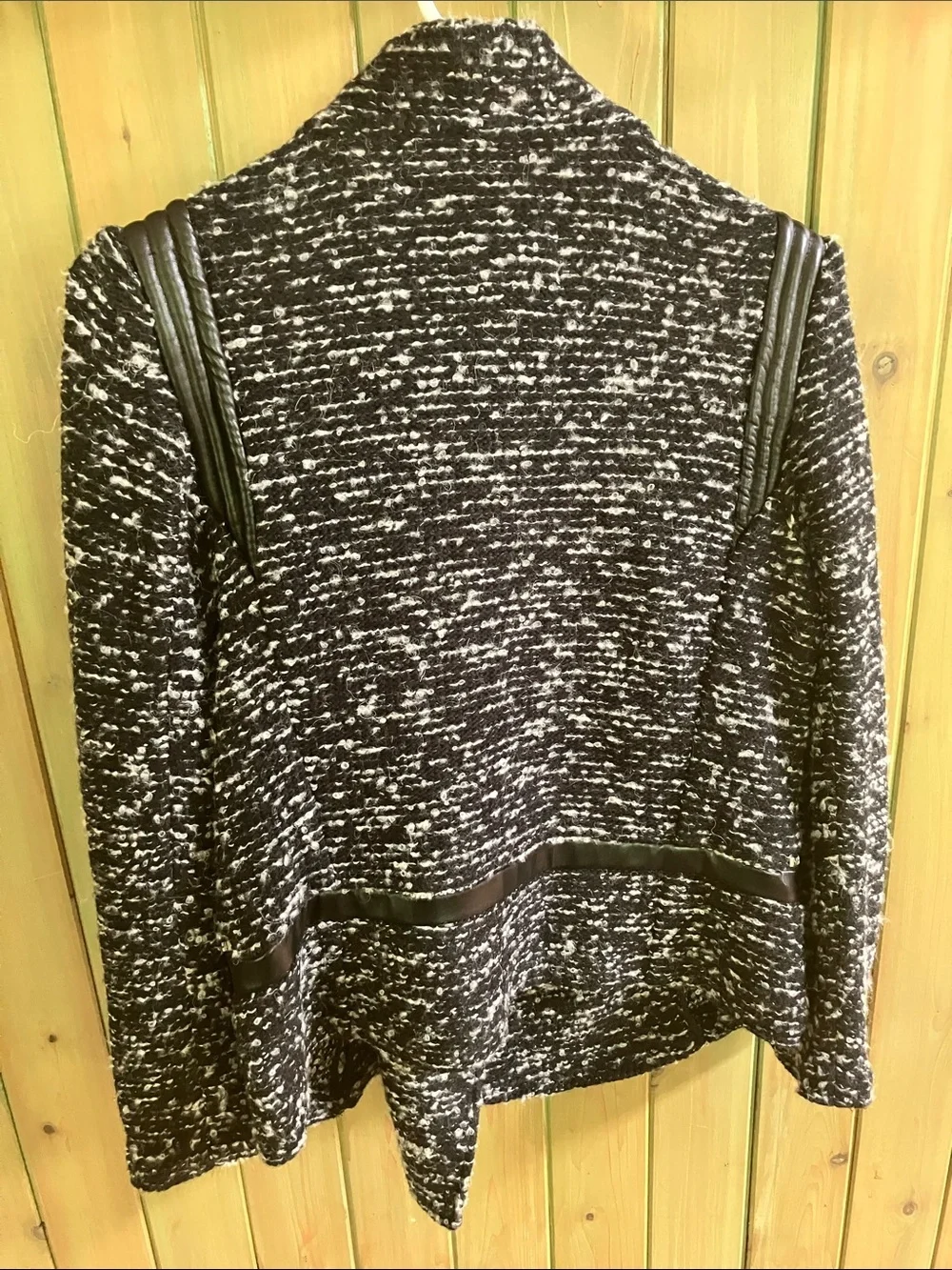 Katherine Barclay Woman’s Sz S Black& White Boucle Knit  Jacket One-snap closure